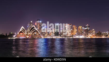 Il Circular Quay e le rocce di notte, skyline con la Opera House di Sydney, l'Opera, il Quartiere Finanziario, il distretto bancario, Kirribilli Foto Stock