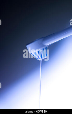 Acqua dentale Pulitore spray per igiene interdentale. Foto Stock