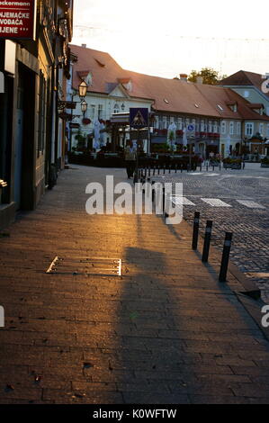 Piazza principale di Samobor con un sunrise che appaiono su di esso Foto Stock