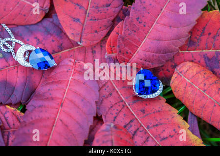 Due topazio di lusso, pendente in autunno rosso lieves Foto Stock