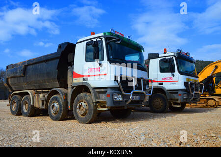 Actros 4141 e 2050 Mercedes. Spielvogel Foto Stock