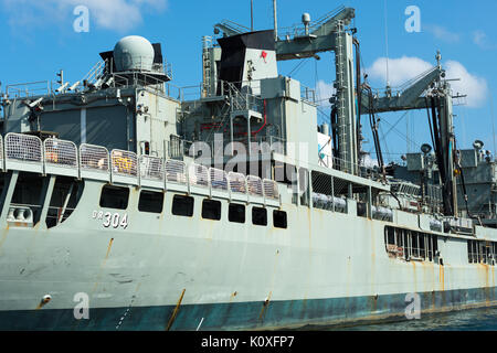Navi da guerra in nave da guerra ormeggio a base della flotta Est, principali basi della Royal Australian Navy (RAN) sull isola giardino (HMAS Kuttabul),Sydney, Australia Foto Stock