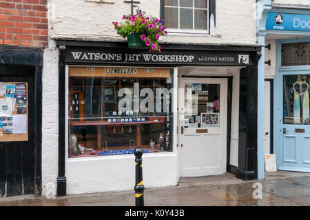 Watson Jet Workshop, un tradizionale produttore di jet gioielli a Whitby, North Yorkshire. Foto Stock