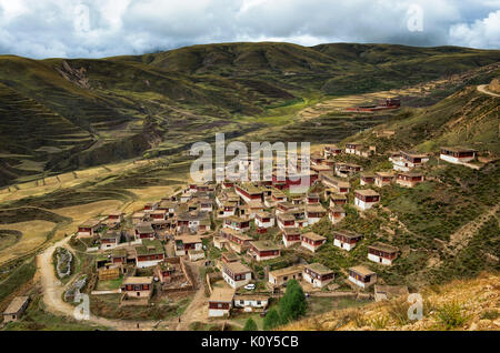 Un tibetano comunità monastica in remote Kham provincia. Il Tibet Foto Stock