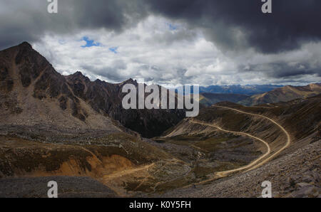 Tro-la pass 5050 m, altopiano Tibetano Foto Stock