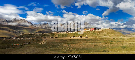 Il Tibetano monastero buddista. Garze, altopiano Tibetano, Sichuan in Cina Foto Stock