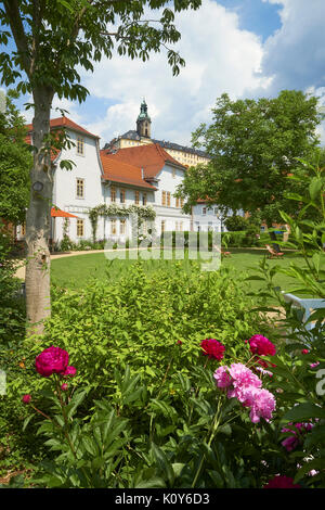 Giardino della Schillerhaus con Heidecksburg a Rudolstadt, Turingia, Germania Foto Stock