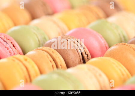 Macarons amaretti cookies colorati dessert dalla francia - francese Foto Stock