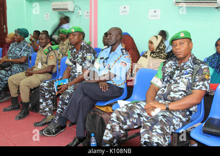 Africa unione, Mogadiscio Somalia cerimonia di lancio della comunità basata Policing corso 13 (12453229393) Foto Stock