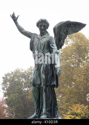 Angelo di Henry Kirke Brown su George Hogg monumento, il Cimitero di Allegheny 01 Foto Stock