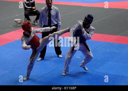 San Pietroburgo, Russia - 17 Ottobre 2015: Unidentified atleti competere nel singolo torneo di taekwondo durante le arti marziali festival Balti Foto Stock