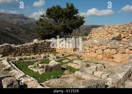 Lato era un Dorian città stato trova costruito in una posizione difendibile affacciato sulla Baia di Mirabello tra due picchi in corrispondenza della costa nord in oriente di Cret Foto Stock