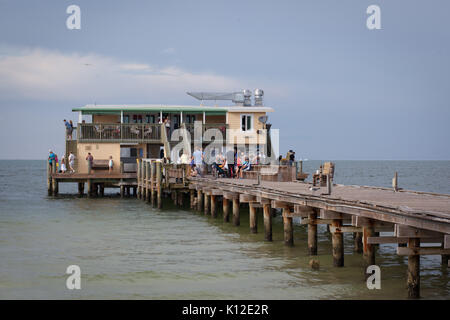Rod Reel e Pier e il ristorante su Anna Maria Island, Florida. Foto Stock
