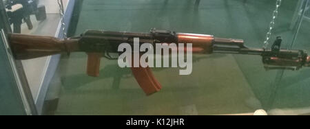 AK 74 w con attacco a baionetta Foto Stock