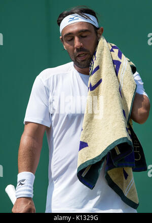 Marcos Baghdatis di Cipro guarda sconsolato al singolo maschile - campionati di Wimbledon 2017 Foto Stock