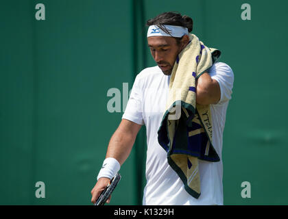 Marcos Baghdatis di Cipro guarda sconsolato al singolo maschile - campionati di Wimbledon 2017 Foto Stock