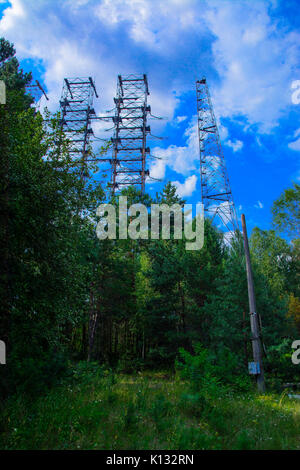 Ampio campo di antenna frutto di spoliazioni dei militari oggetto della pro dell'URSS. Morto unità militari. Conseguenze della catastrofe di Chernobyl, 20 agosto Foto Stock