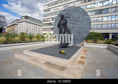 Agosto 2017, San Tommaso's Hospital di Londra, una statua eretta in memoria di Mary Seacole, un pioniere infermiera nero. Foto Stock