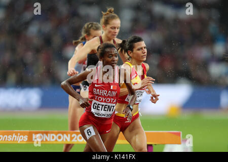 Tigest GETENT (Bahrain), Irene SÁNCHEZ-ESCRIBANO (Spagna) a competere in donne 3000m Siepi 1 di calore al 2017, IAAF Campionati del Mondo, Queen Elizabeth Olympic Park, Stratford, Londra, Regno Unito. Foto Stock