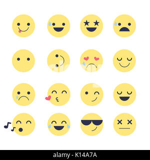 Impostare le emoticon le icone delle applicazioni e la chat. Emoticon con emozioni differenti isolati su sfondo bianco. Grande raccolta di sorrisi. Foto Stock