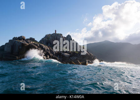 Faro di pirabura punto, in ilhabela, brasile Foto Stock