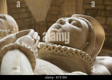 La pietra del sedicesimo secolo effige di Joan Leweston (moglie di Giovanni) sulla tomba monumento, St Katherine's Cappella presso la chiesa abbaziale di Santa Maria Vergine, Sherborne Foto Stock