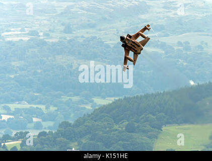 RAF Tornado GR4 su un livello basso battenti sortie in Mach Loop LFA7 Foto Stock