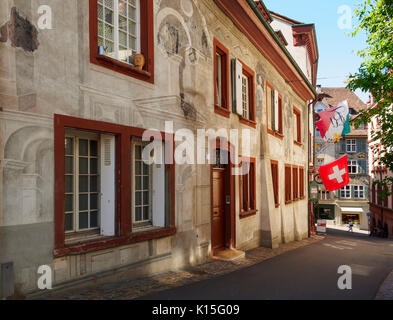 Casa nel centro storico di Basilea, Svizzera. Le pareti di questo Parlamento hanno il trompe-l'oeil. Foto Stock