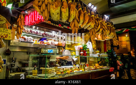 Un italiano di salumeria o zona deli presso la Piazza della Rotonda a Roma, Italia Foto Stock