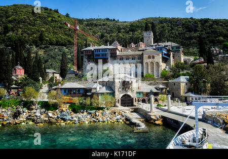 Seaview del vecchio monastero Dochiariou nel Monte Athos, Halkidiki , Grecia Foto Stock