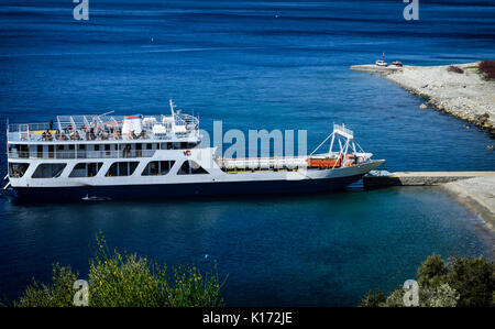 Traghetto arriva al Monte Athos paesaggio Foto Stock