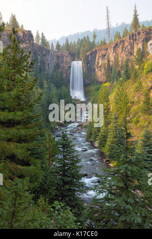 Tumalo cade nella curvatura Oregon Deschutes County Foto Stock