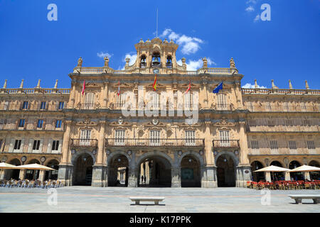 Storica Plaza Mayor di Salamanca in una giornata di sole, Castilla y Leon, Spagna Foto Stock