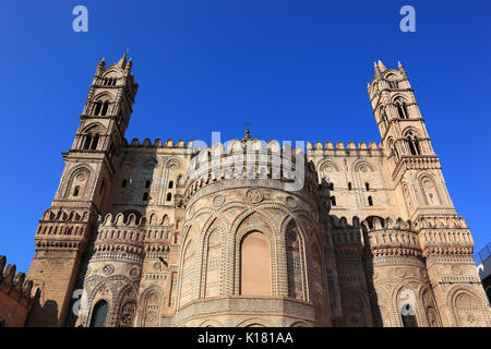 Sicilia, la città di Palermo, la cattedrale di Maria Santissima Assunta, il lato est mostra il carattere originale del Duomo normanno, UNESCO, Cattedrale Foto Stock