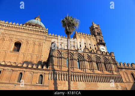 Sicilia, la città di Palermo, la cattedrale di Maria Santissima Assunta, la cupola e la torre dell orologio, UNESCO, Cattedrale metropolitana della Santa Vergine Maria Assu Foto Stock