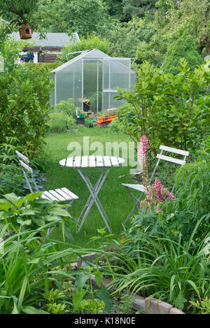 Area con posti a sedere in un giardino di aggiudicazione Foto Stock