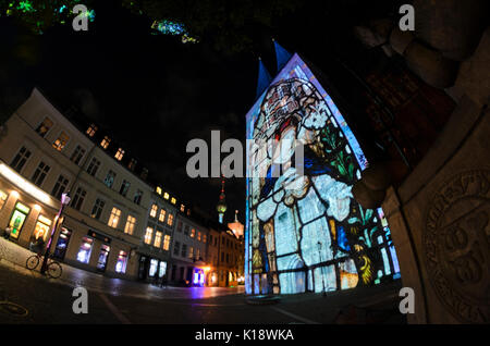 Proiezione di luce su nikolaikirche, Berlino, Germania Foto Stock