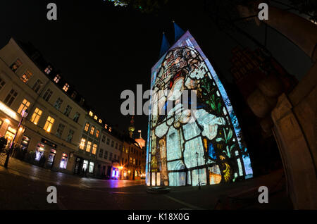 Proiezione di luce su nikolaikirche, Berlino, Germania Foto Stock