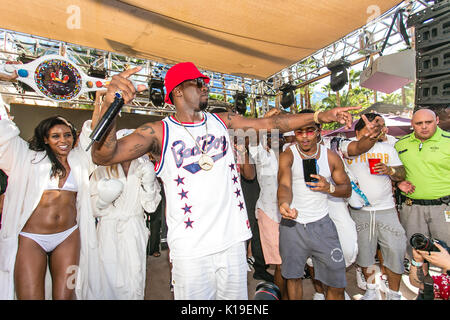 Sean 'Diddy' pettini AKA Puff Daddy ospita un Pre-Fight Party al REHAB POOL Party al Hard Rock Hotel & Casino in Las Vegas NV il 26 agosto 2017. Credito: Erik Kabik Fotografia/media/punzone Alamy Live News Foto Stock