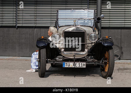 Reutlingen, Germania - 20 agosto 2017: Ford oldtimer auto all'reutlinger oldtimertag evento su agosto 20, 2017 a Reutlingen, Germania. Foto Stock