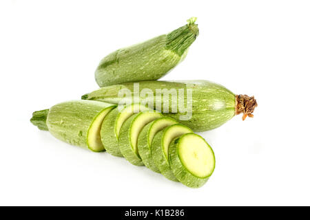 Immagine ravvicinata di zucchine isolato su bianco Foto Stock