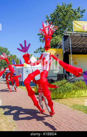 Caleidoscopio sulla Parade, ballerini, PNE, Vancouver, British Columbia, Canada. Foto Stock