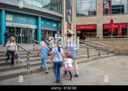 'M&S' Marks Spencer a MediaCityUK. Uno sviluppo immobiliare ad uso misto di 200 acri sulle rive del Manchester Ship Canal a Salford Quays e Trafford, Greater Manchester, Inghilterra. REGNO UNITO Foto Stock