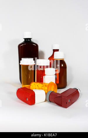 Ancora la vita di vari farmaci da prescrizione contro uno sfondo bianco Foto Stock