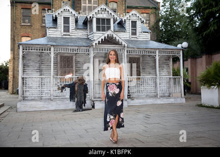 Celebrità ottenere dolled fino ad una notte di spavento all 'Annabelle: creazione' Haunted House esperienza per promuovere il cinema rilascio di 'Annabelle: Creazione" il 11 agosto 2017. L'esperienza corre per tutta la settimana per i membri del pubblico dotato di: Nikki Graham dove: Londra, Regno Unito quando: 25 lug 2017 Credit: Tom Nicholson/PinPep/WENN Foto Stock