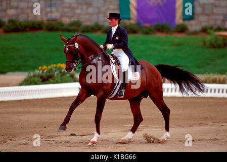 I Giochi olimpici di Atlanta del 1996, Michelle Gibson (USA) riding Peron Foto Stock