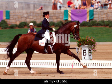 I Giochi olimpici di Atlanta del 1996, Michelle Gibson (USA) riding Peron Foto Stock