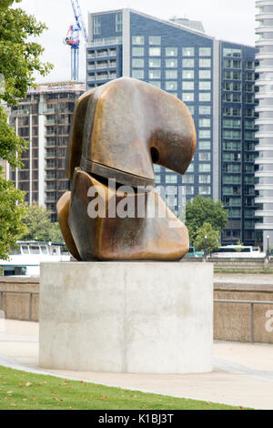 La scultura al Riverside Walk giardini, dal fiume Tamigi, Millbank, London, England Foto Stock