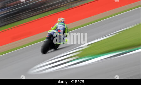 Movistar Yamaha Valentino Rossi durante le qualifiche davanti al british Moto Grand Prix di Silverstone, Towcester. Stampa foto di associazione. Picture Data: Venerdì 25 Agosto, 2017. Vedere PA storia moto inglesi. Foto di credito dovrebbe leggere: David Davies/filo PA. Restrizioni: solo uso editoriale. Uso non commerciale. Foto Stock