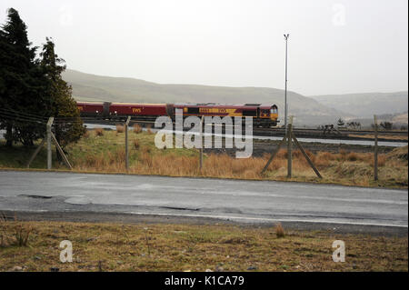 66164 e treno a Cwmbargoed punto di smaltimento. Foto Stock